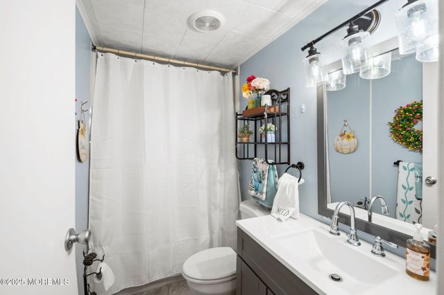 8 Mary Court, Barnegat, NJ 08005