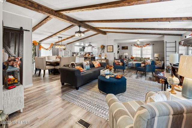 8 Mary Court, Barnegat, NJ 08005