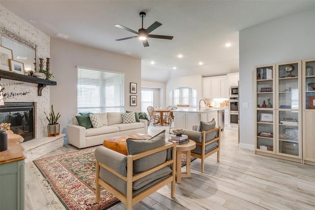 2005 Flora Lane, Desoto, TX 75115