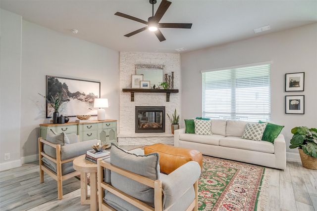 2005 Flora Lane, Desoto, TX 75115