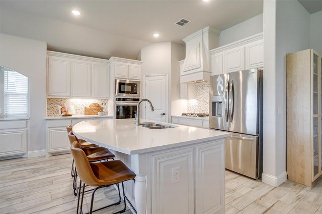 2005 Flora Lane, Desoto, TX 75115