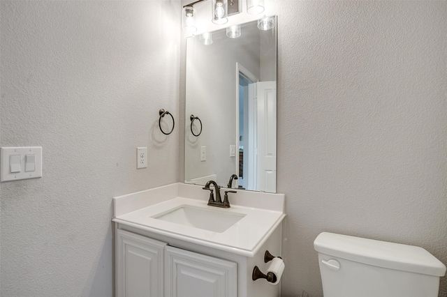 2005 Flora Lane, Desoto, TX 75115