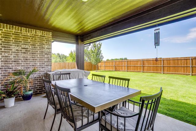 2005 Flora Lane, Desoto, TX 75115