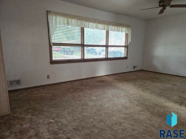 601 S Blauvelt Ave Avenue, Sioux Falls, SD 57103