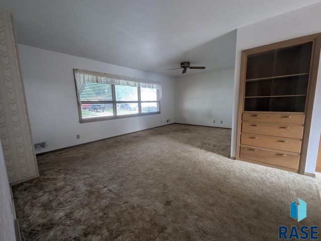 601 S Blauvelt Ave Avenue, Sioux Falls, SD 57103