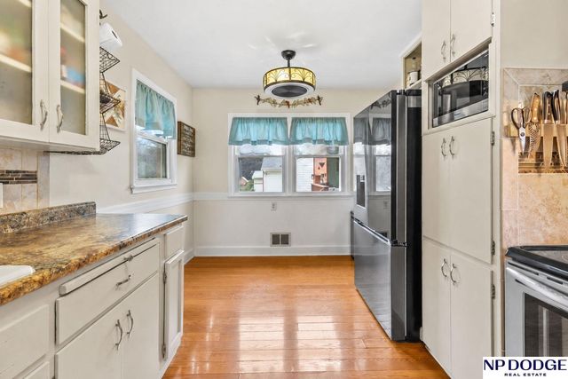 4532 B Street, Omaha, NE 68106