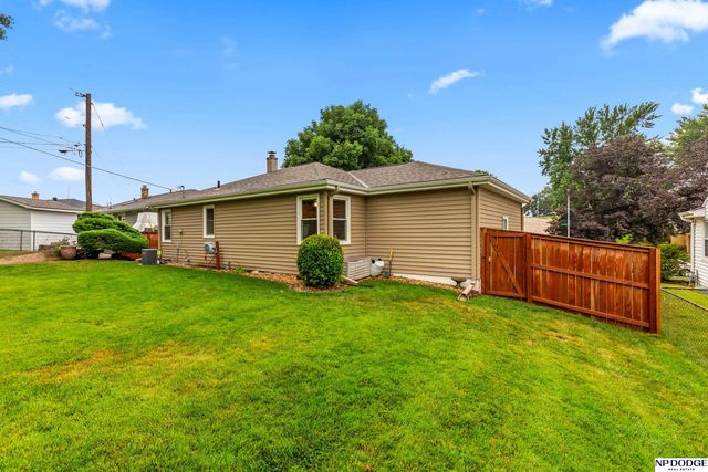 4532 B Street, Omaha, NE 68106