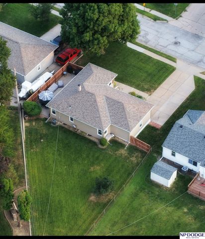 4532 B Street, Omaha, NE 68106