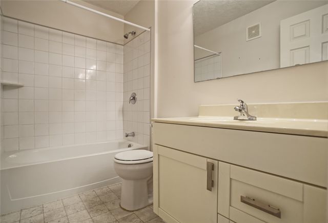 12061 Carrington Lane 102, Loveland, OH 45140