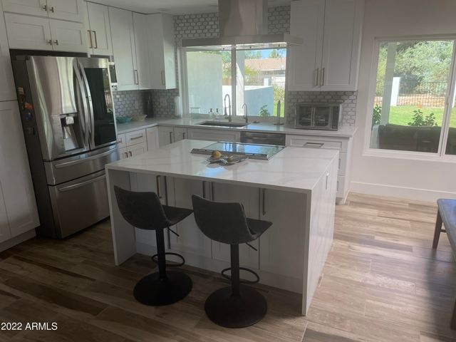 856 E VILLAGE CIRCLE Drive S, Phoenix, AZ 85022