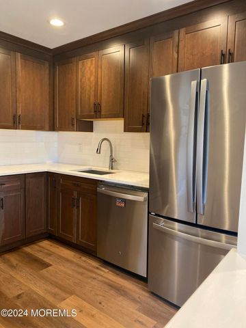 66 Holly Drive, Eatontown, NJ 07724