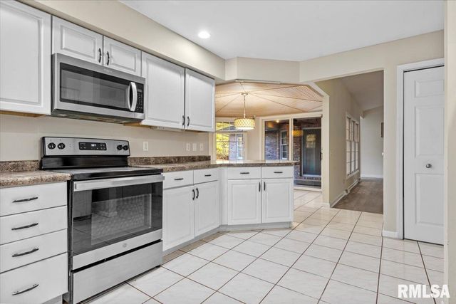 3305 COLLINGWOOD Drive, Springfield, IL 62711