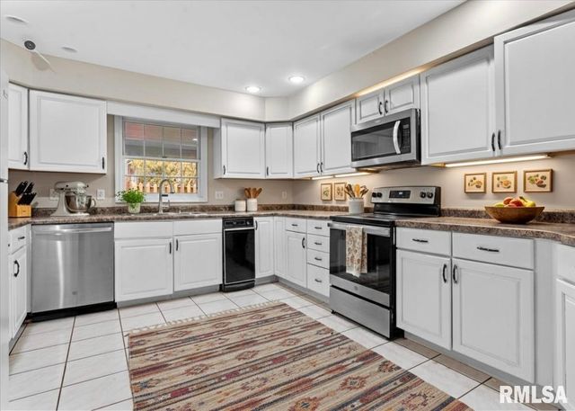 3305 COLLINGWOOD Drive, Springfield, IL 62711