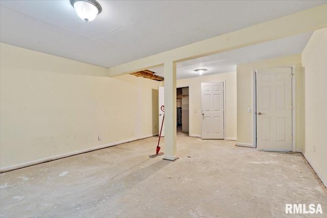 3305 COLLINGWOOD Drive, Springfield, IL 62711