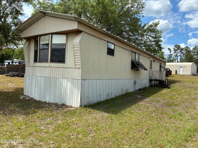 121 CHURCH LAKE Drive, Interlachen, FL 32148