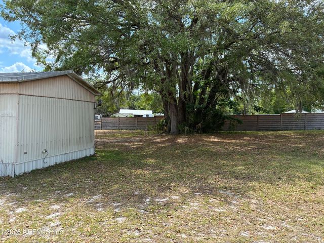 121 CHURCH LAKE Drive, Interlachen, FL 32148