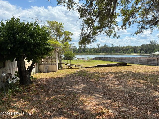 121 CHURCH LAKE Drive, Interlachen, FL 32148