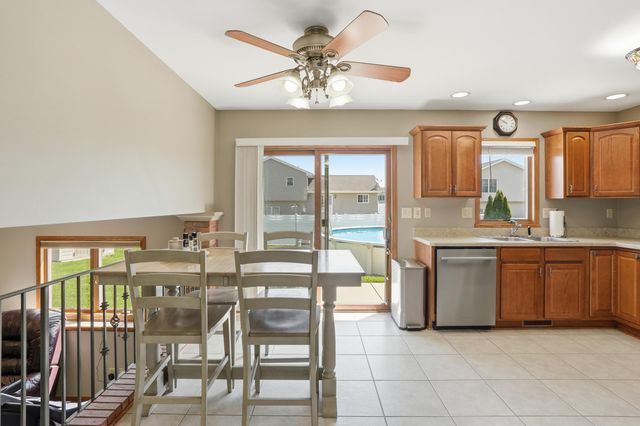 6587 Arrowhead Drive, Schererville, IN 46375