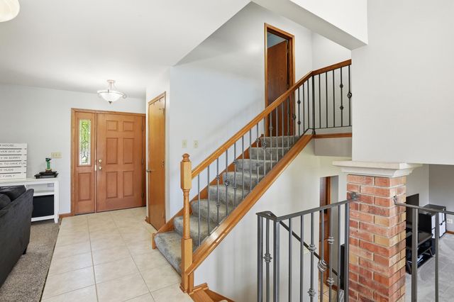 6587 Arrowhead Drive, Schererville, IN 46375