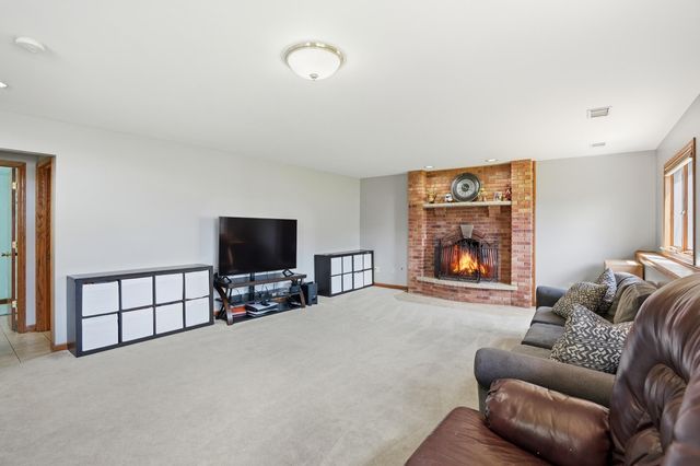 6587 Arrowhead Drive, Schererville, IN 46375