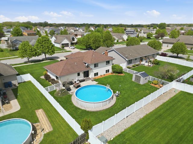 6587 Arrowhead Drive, Schererville, IN 46375