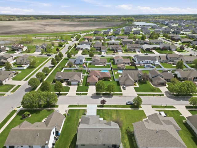 6587 Arrowhead Drive, Schererville, IN 46375