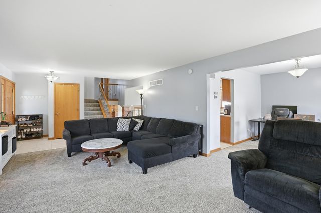 6587 Arrowhead Drive, Schererville, IN 46375