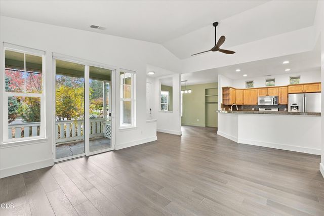 19432 Blue Lake Loop, Bend, OR 97702