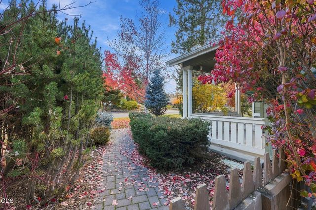 19432 Blue Lake Loop, Bend, OR 97702