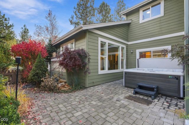 19432 Blue Lake Loop, Bend, OR 97702