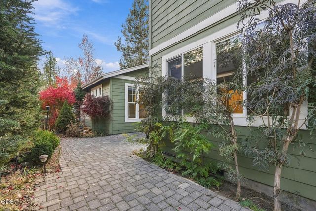 19432 Blue Lake Loop, Bend, OR 97702