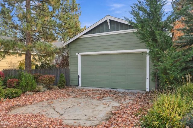 19432 Blue Lake Loop, Bend, OR 97702