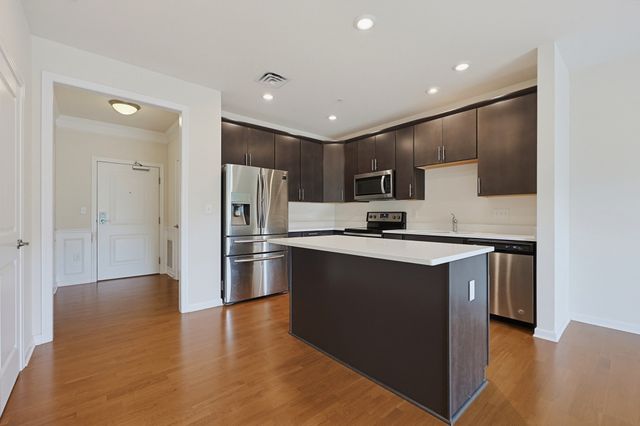 110 Trotter Rd 2203, Weymouth, MA 02190