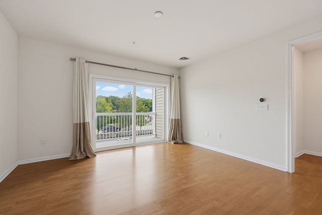 110 Trotter Rd 2203, Weymouth, MA 02190