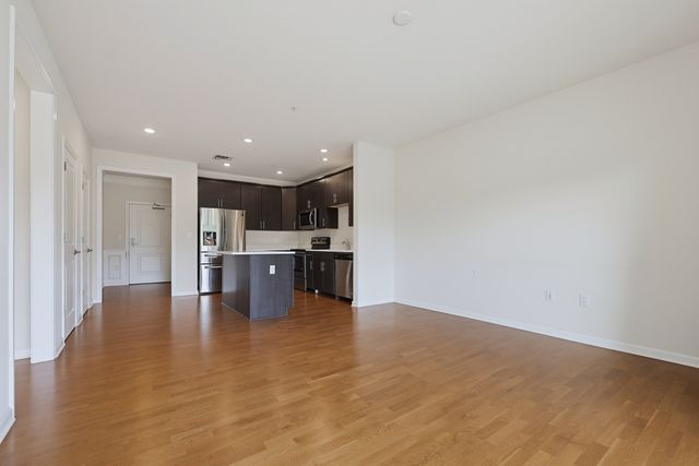 110 Trotter Rd 2203, Weymouth, MA 02190
