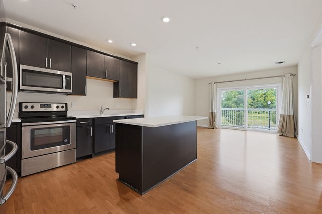 110 Trotter Rd 2203, Weymouth, MA 02190