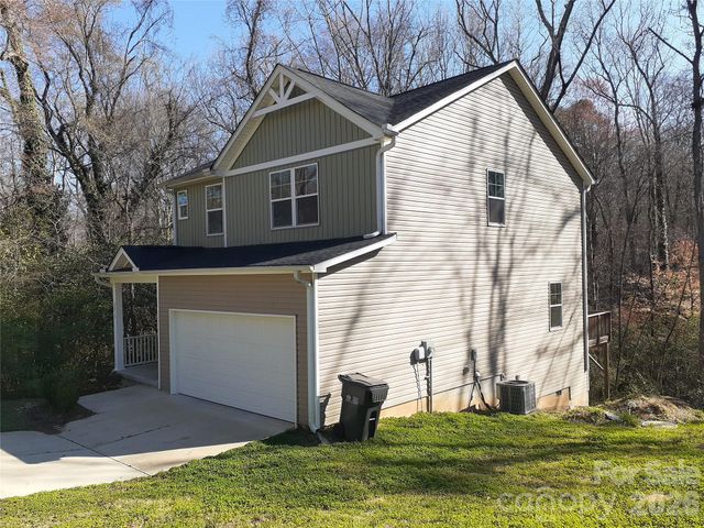 2019 Arapaho Drive, Charlotte, NC 28214