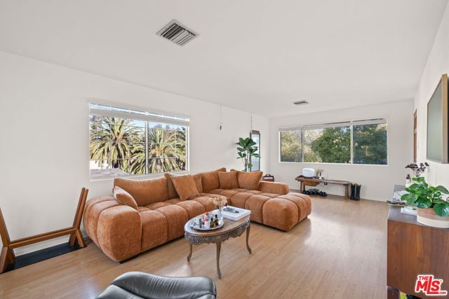 2142 Baxter Street, Los Angeles, CA 90039