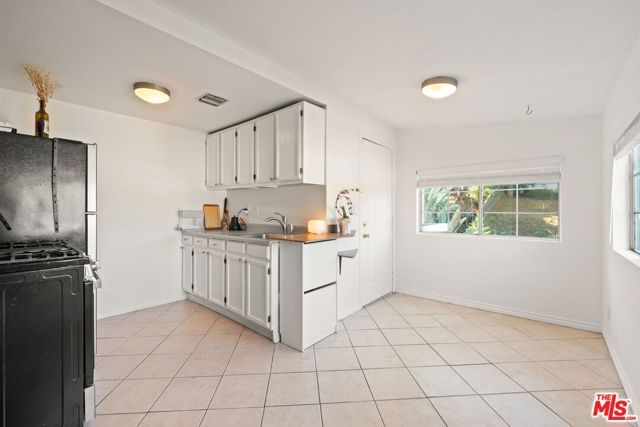 2142 Baxter Street, Los Angeles, CA 90039