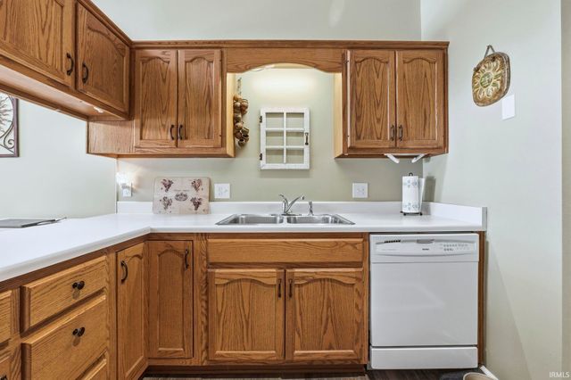 8301 Lamplighter Court, Fort Wayne, IN 46835