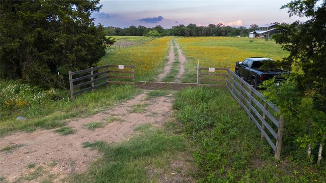 1395 S Highway 95, Smithville, TX 78957
