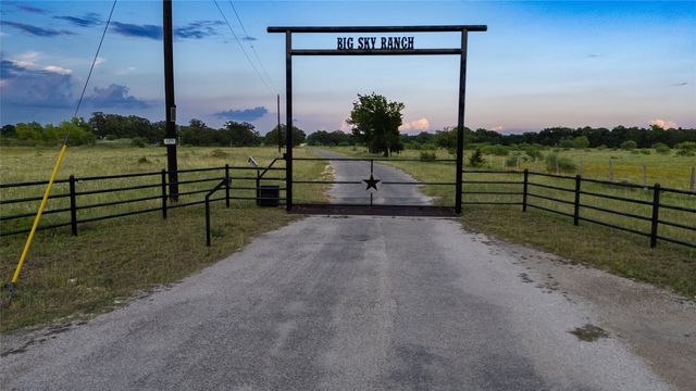1395 S Highway 95, Smithville, TX 78957