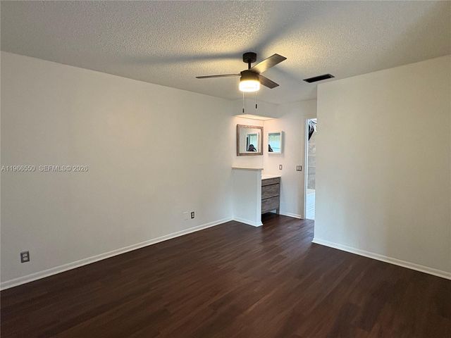 2491 NW 56th Ave 4-17, Lauderhill, FL 33313