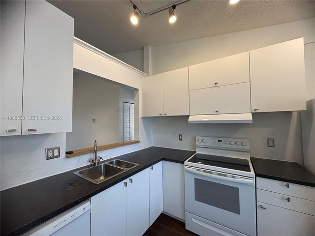 2491 NW 56th Ave 4-17, Lauderhill, FL 33313