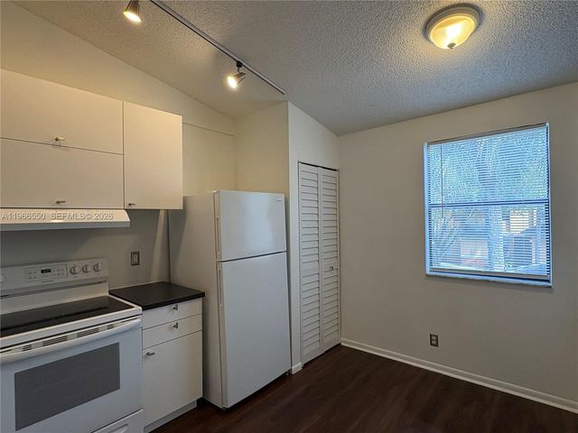 2491 NW 56th Ave 4-17, Lauderhill, FL 33313