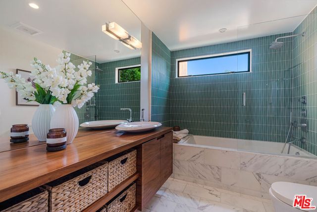 3601 Wade Street, Los Angeles, CA 90066