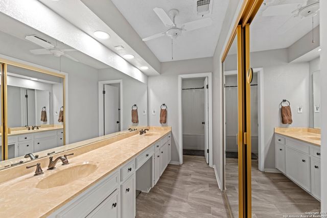 530 Sand Bend, Kerrville, TX 78028