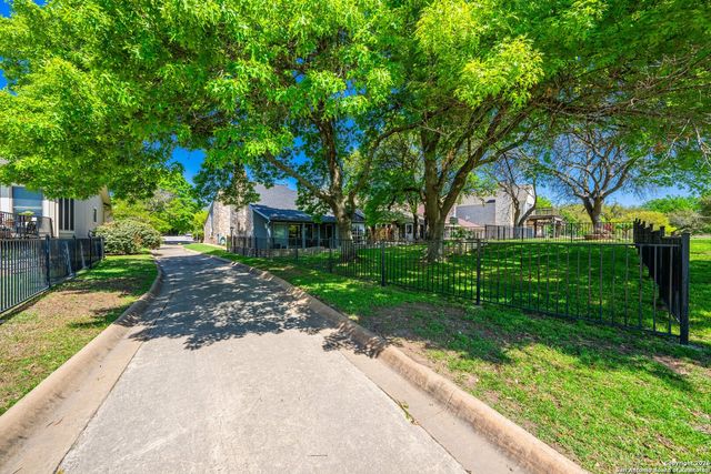 530 Sand Bend, Kerrville, TX 78028