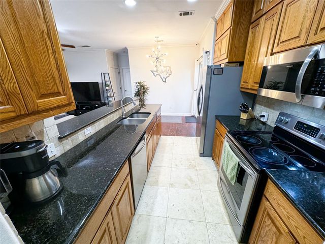 1213 Delsie DR B, Austin, TX 78734