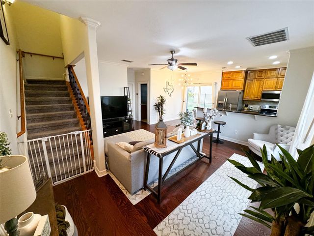 1213 Delsie DR B, Austin, TX 78734
